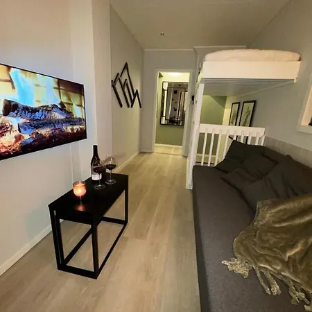 New! Modern - - Cozy Place By The Sherpa Stairs *