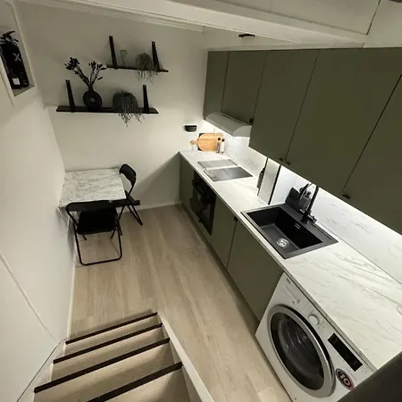 New! Modern - Central - Cozy Place By The Sherpa Stairs *