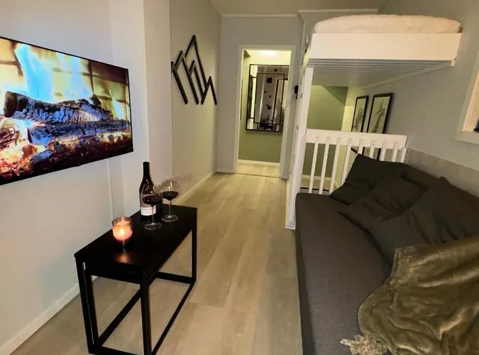 New! Modern - Central - Cozy Place By The Sherpa Stairs *