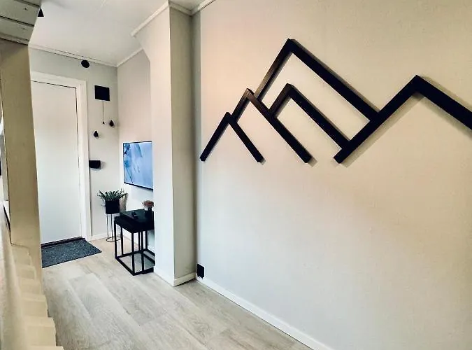 New! Modern - Central - Cozy Place By The Sherpa Stairs דירה *