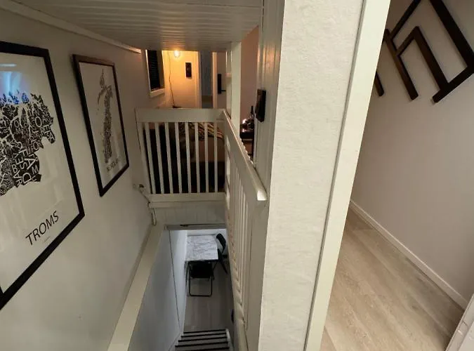 New! Modern - Central - Cozy Place By The Sherpa Stairs * טרומסה