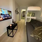 New! Modern - Central - Cozy Place By The Sherpa Stairs *