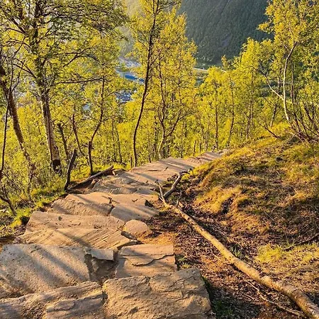 New! Modern - Central - Cozy Place By The Sherpa Stairs Apartmán