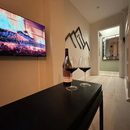 Διαμέρισμα New! Modern - Central - Cozy Place By The Sherpa Stairs *