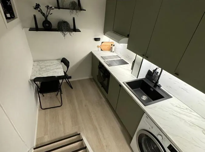 New! Modern - Central - Cozy Place By The Sherpa Stairs *